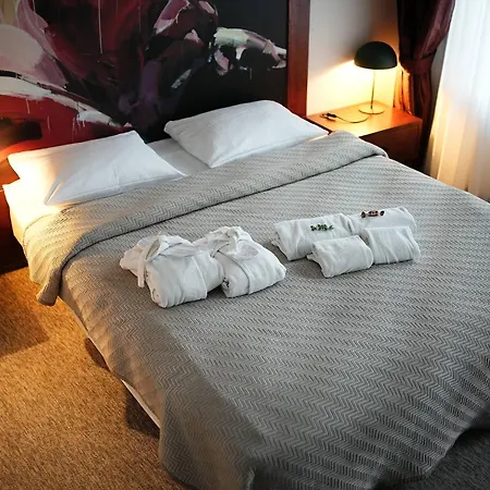 Navalis, Hotel 4*