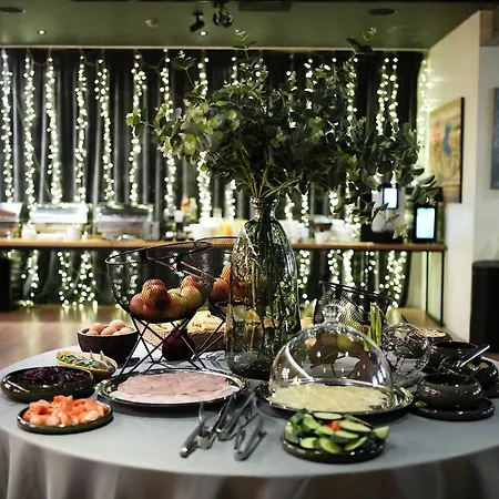 Navalis, Hotel