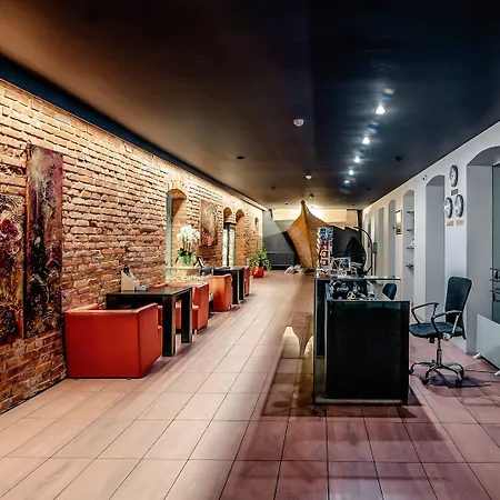 Navalis, Hotel
